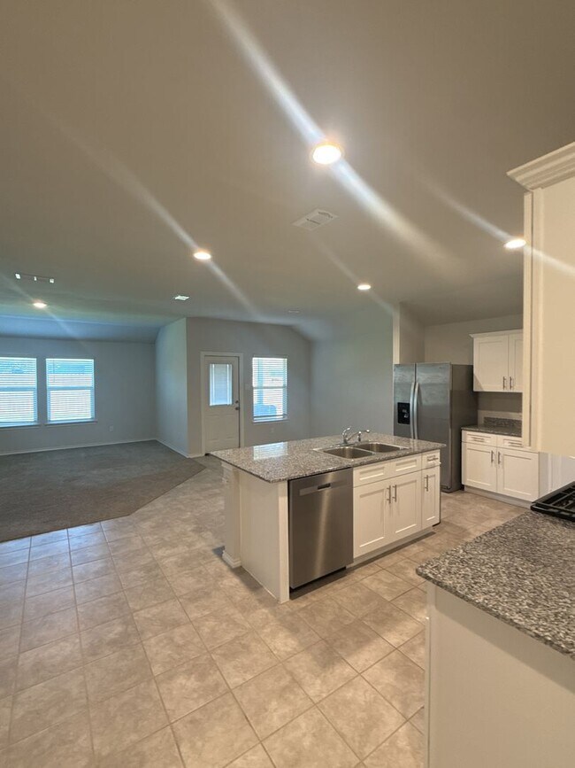 Building Photo - 4 bedroom home in Springtown, Texas