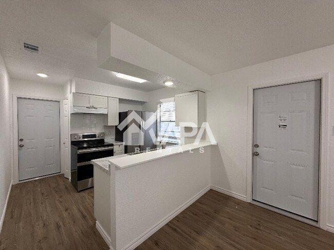 Building Photo - 7131 Rolling Hills Ln