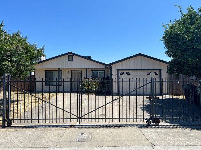 Foto del edificio - 3 Bed 2 Bath Home