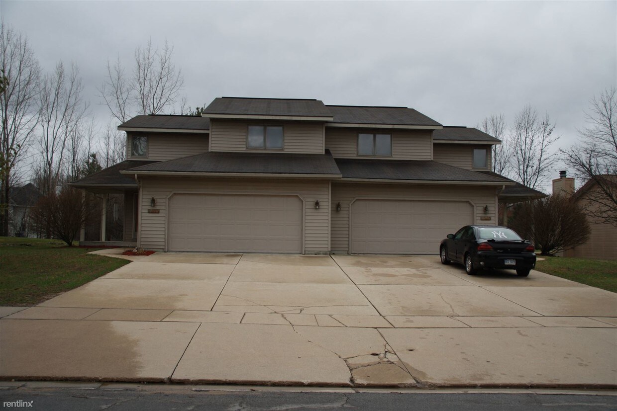 Primary Photo - 3 br, 2.5 bath Duplex - 6106 Summerset Dr ...
