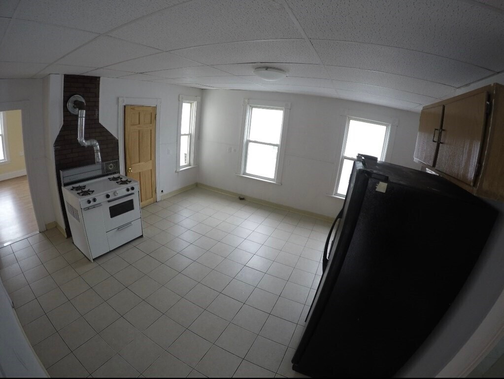 Building Photo - 23 Hacker St