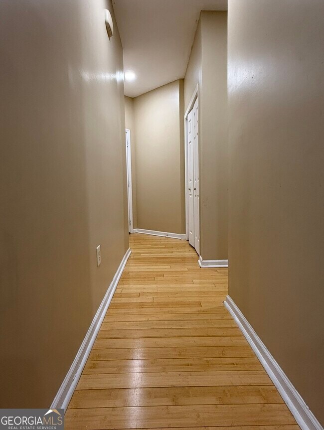 Building Photo - 4831 Oak Path