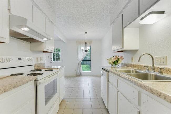 Foto del edificio - 3704 Bannockburn Dr