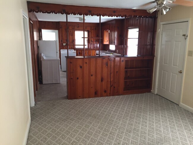 202 Kitchen - 202 Bartlett Ave