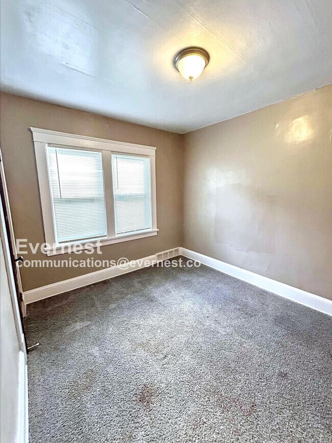 Foto del edificio - 12701 Benham Ave