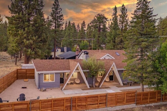 Building Photo - Cozy, Fully Furnished, Two Bedroom Rental- Minutes Away from the Big Bear Lake Front!