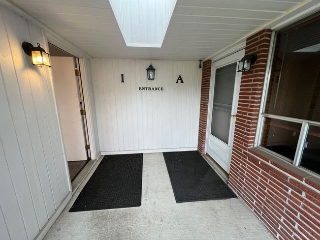 Building Photo - 11640 SW Corby Dr