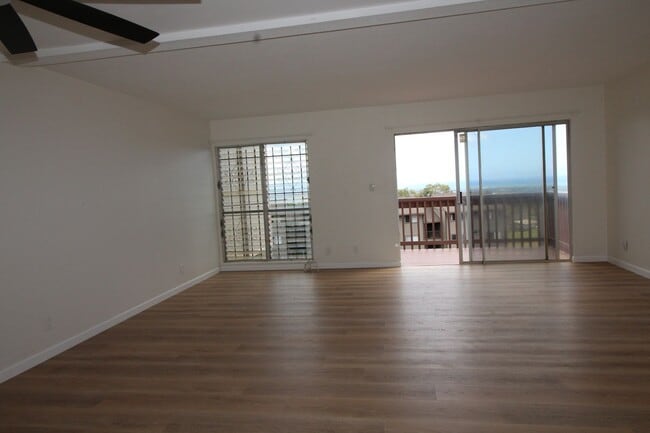 Foto del edificio - 1600+ s.f. with Sweeping Views!
