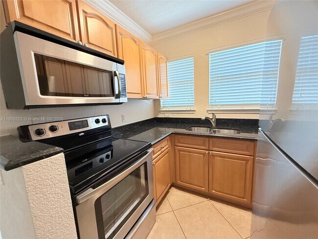 Building Photo - 865 W 39th St