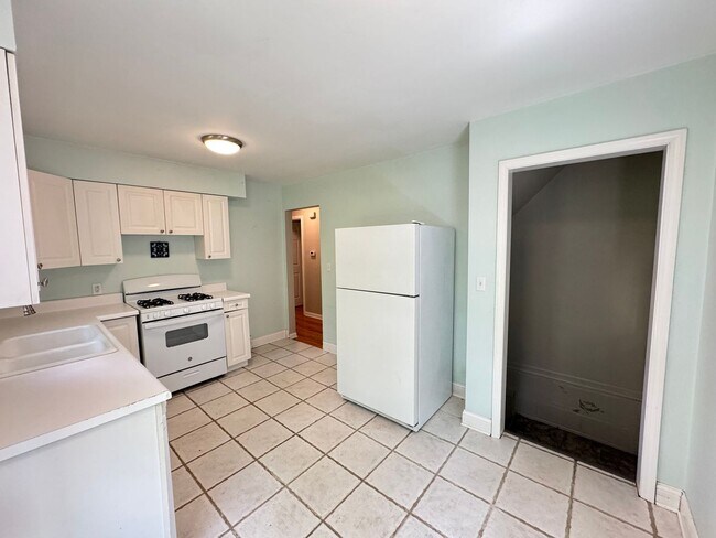 Building Photo - 3 Bedroom, 1 Bath Home in South Bend IN.  ...