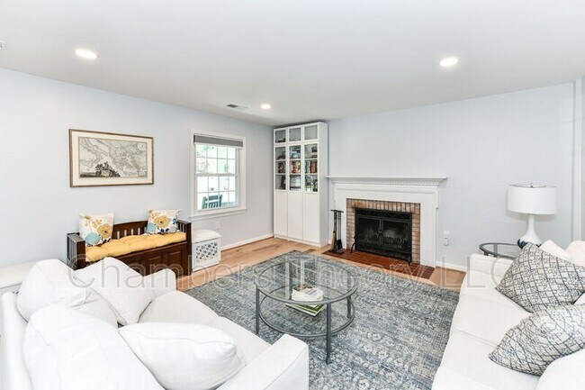 Foto del edificio - 6222 Hardy Drive