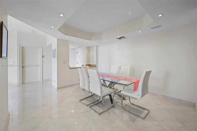 Foto del edificio - 20191 E Country Club Dr