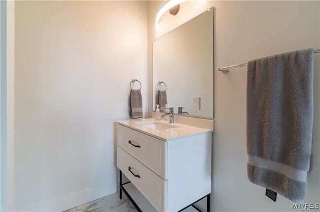 Building Photo - 340 Bird Ave