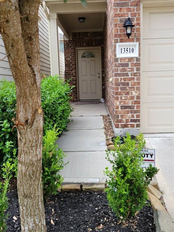 Building Photo - 13510 Vista De Oro St