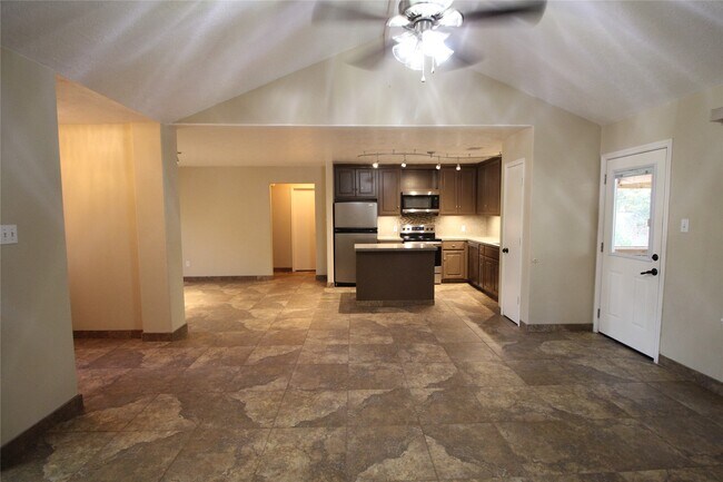 Building Photo - 16405 Sun View Ln