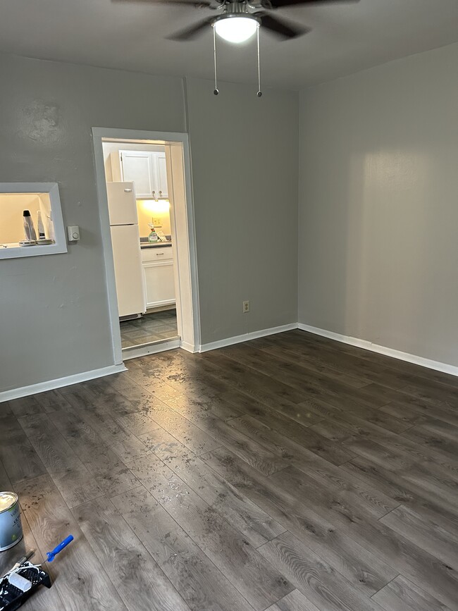 Building Photo - 405 1st St