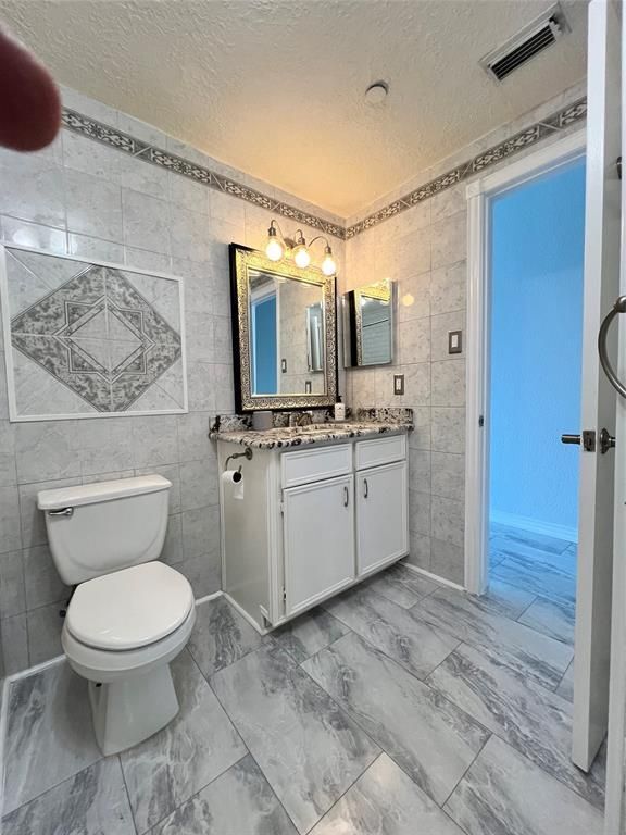 Foto del edificio - 351 Lakeside Ln