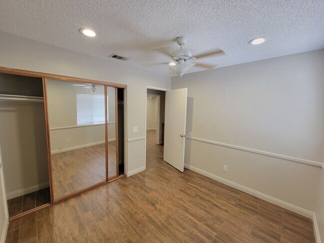 Foto del edificio - 861 W Legion Rd