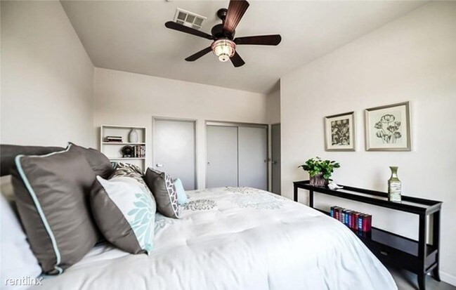 Building Photo - 3 br, 2 bath Apartment - 435 E Center St