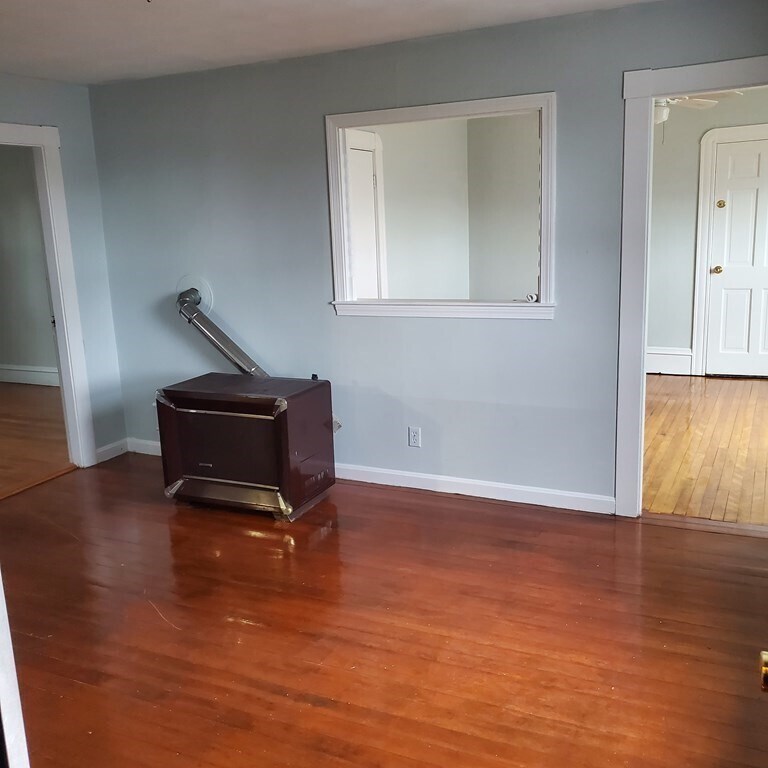 395 Bayview St Unit 2R, Fall River, MA 02724 Room for Rent in Fall