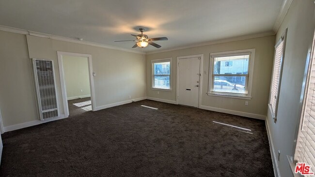 Building Photo - 1155 W 39th St