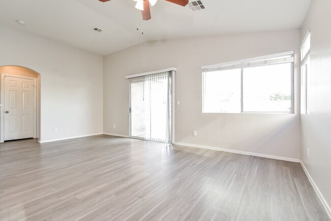 Foto del edificio - 9023 Edgeworth Pl