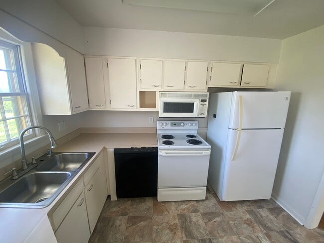 Foto del edificio - 3bed/2bath home on a HUGE FENCED LOT!!!!!!!!