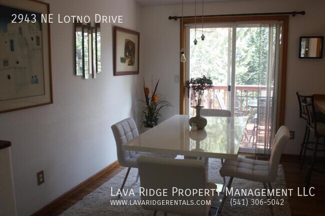 Building Photo - 2943 NE Lotno Dr