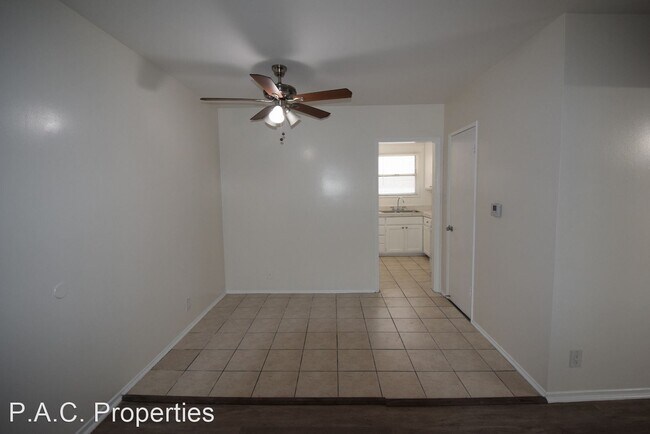 Foto del edificio - 2 br, 1 bath Apartment - 6937-43 Kester Av...