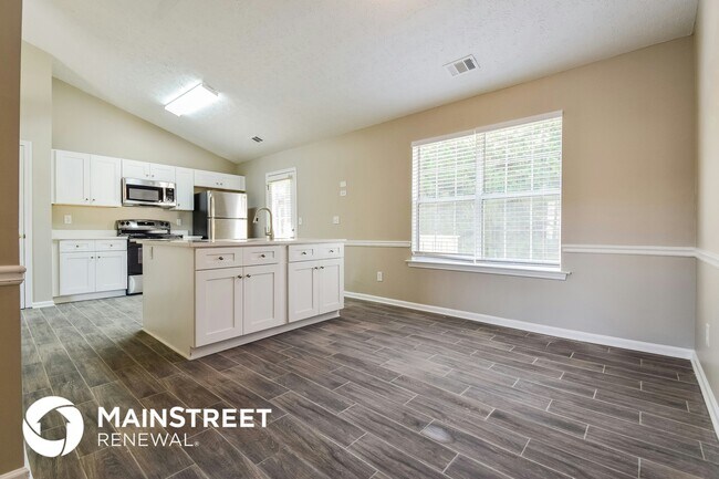 Building Photo - 10545 Day Lily Dr