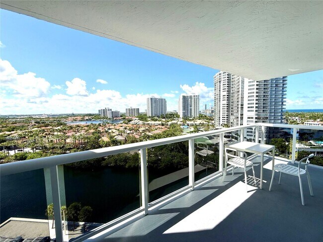Foto del edificio - 20505 E Country Club Dr