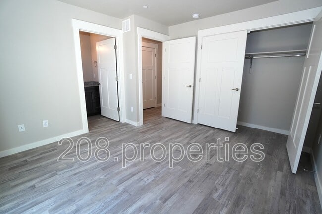 Building Photo - 431 2nd Ave N