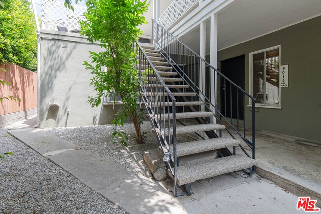 Foto del edificio - 9015 Rangely Ave