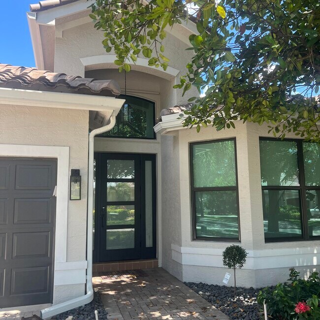 Building Photo - 19305 Skyridge Cir