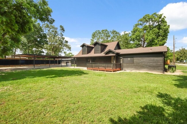 Building Photo - 222 Camp Lillie Rd