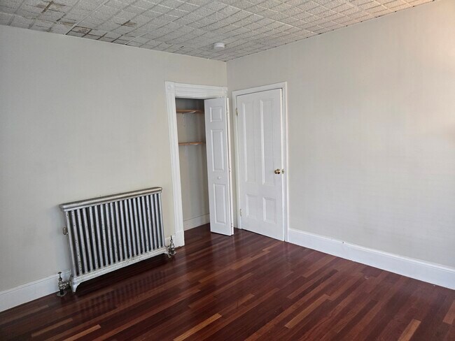 Building Photo - 103 Alder St