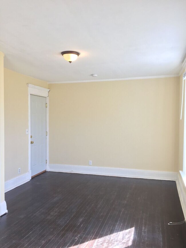 Foto del edificio - 1317 E 2nd St