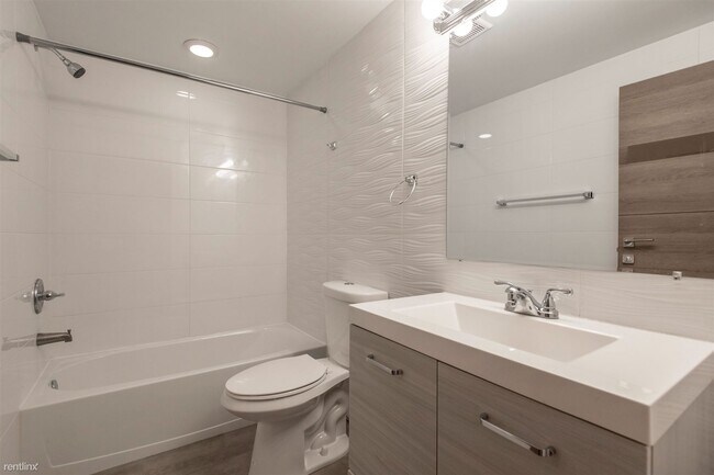 Building Photo - 1 br, 1 bath 4plex - 2545-47 MONTROSE ST U...