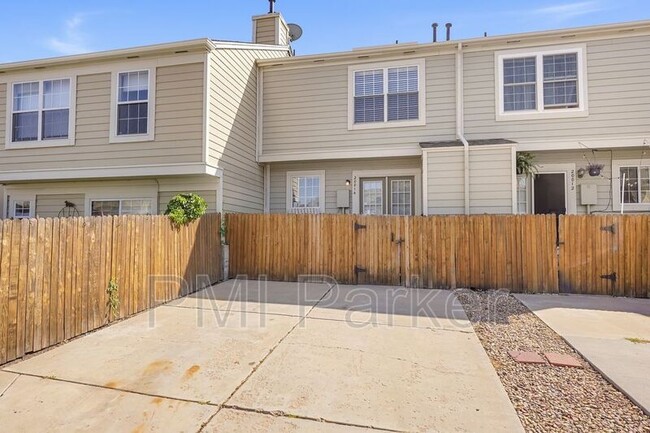 Foto del edificio - 20014 Briarwood Ct