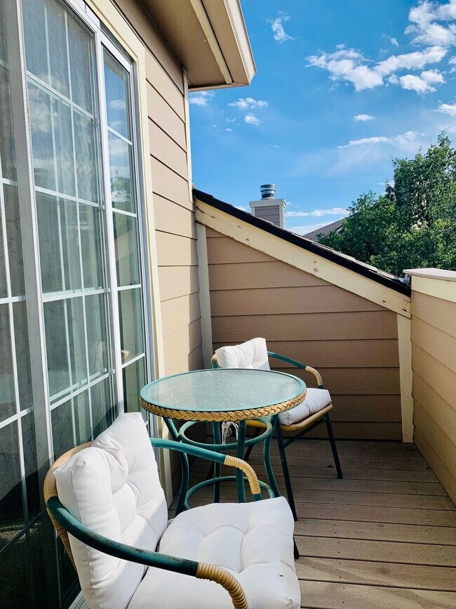 Foto del edificio - Fabulous Third Floor Two Bedroom With Views!