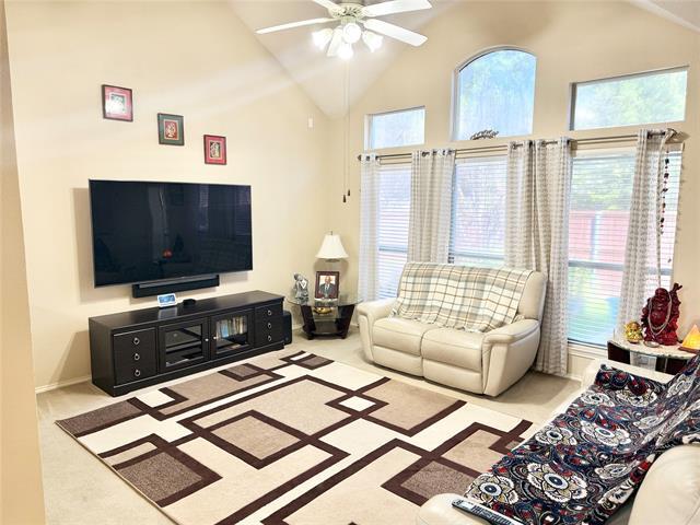 Foto del edificio - 652 Forest Hill Dr