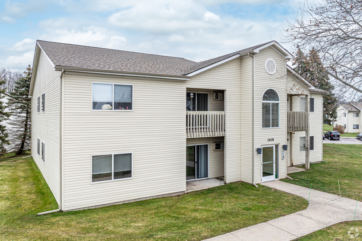 Primary Photo - Maplewood Square Apartments