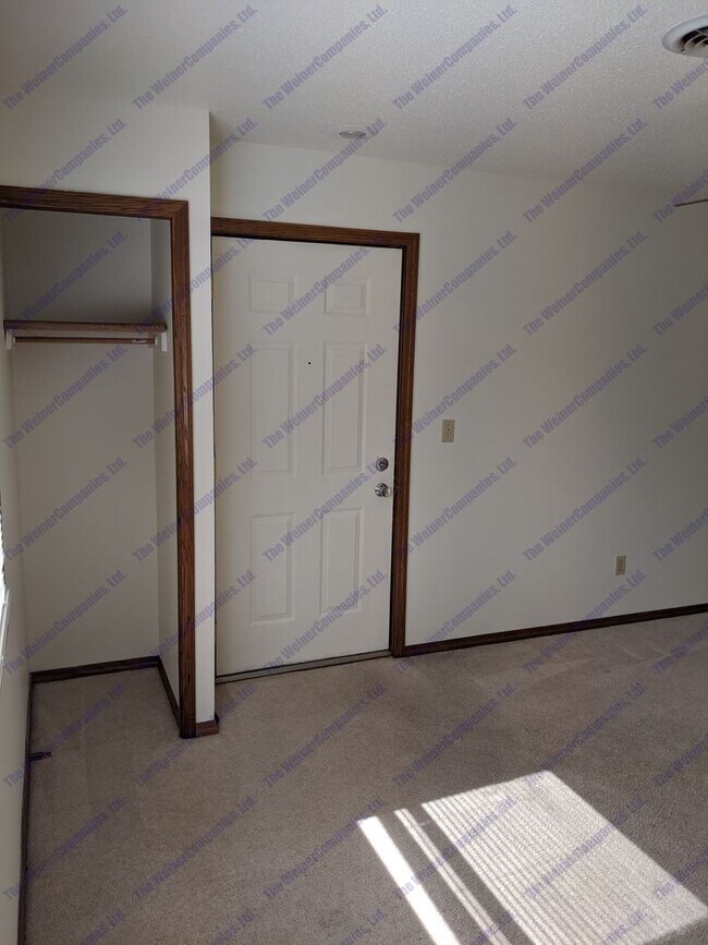 Foto del edificio - Available August 2026!