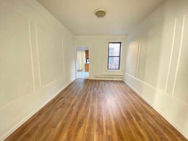 Building Photo - 2264 Webster Ave