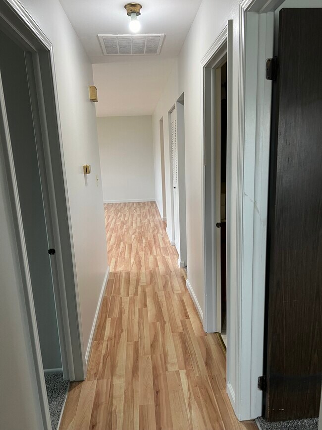 Foto del edificio - 369 Dehoff Dr