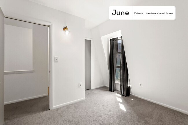 Foto del edificio - Room in Shared 5 bed/3 bath home