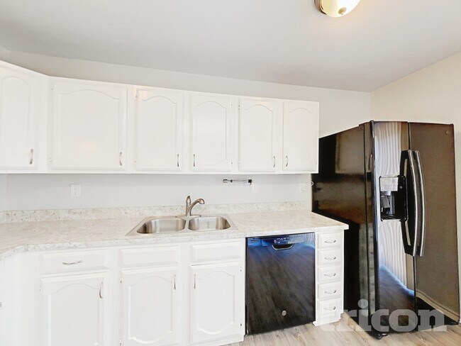 Foto del edificio - 7541 Christie Ln