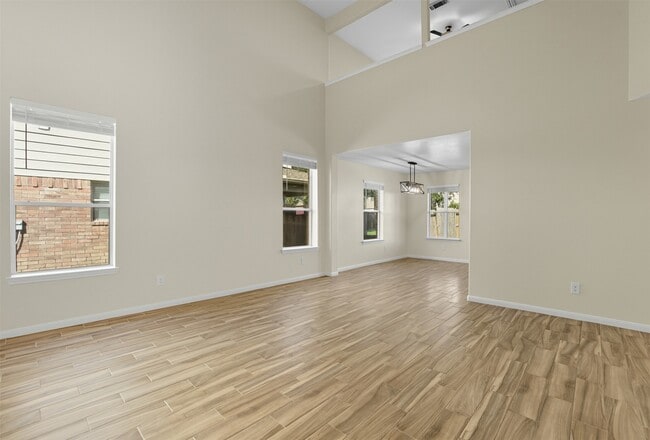 Building Photo - 2439 Pinpoint Dr