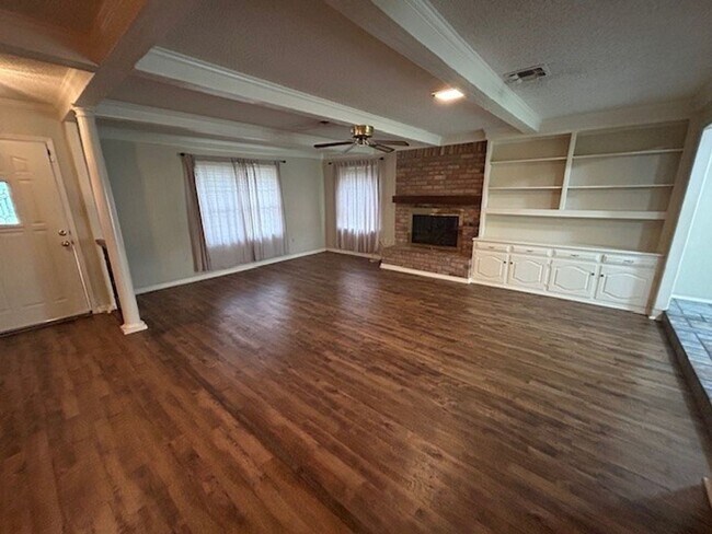 Foto del edificio - Spacious Midway ISD Home