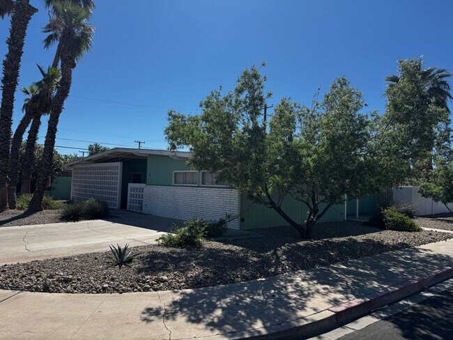 Foto del edificio - Mid-Century Home with Pool – Heart of Vegas